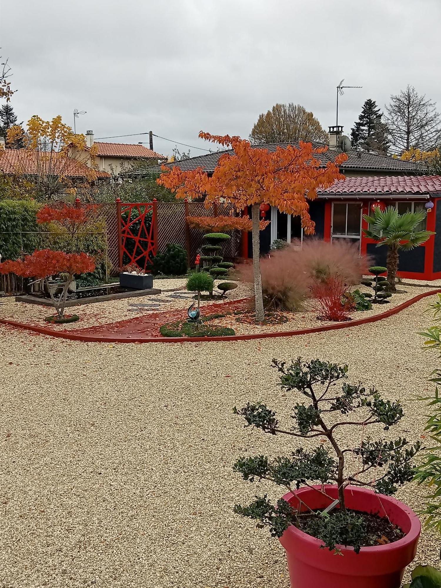une pause quelque part au jardin des érables et des niwakis Saint-Medard-de-Guizieres Exterior foto