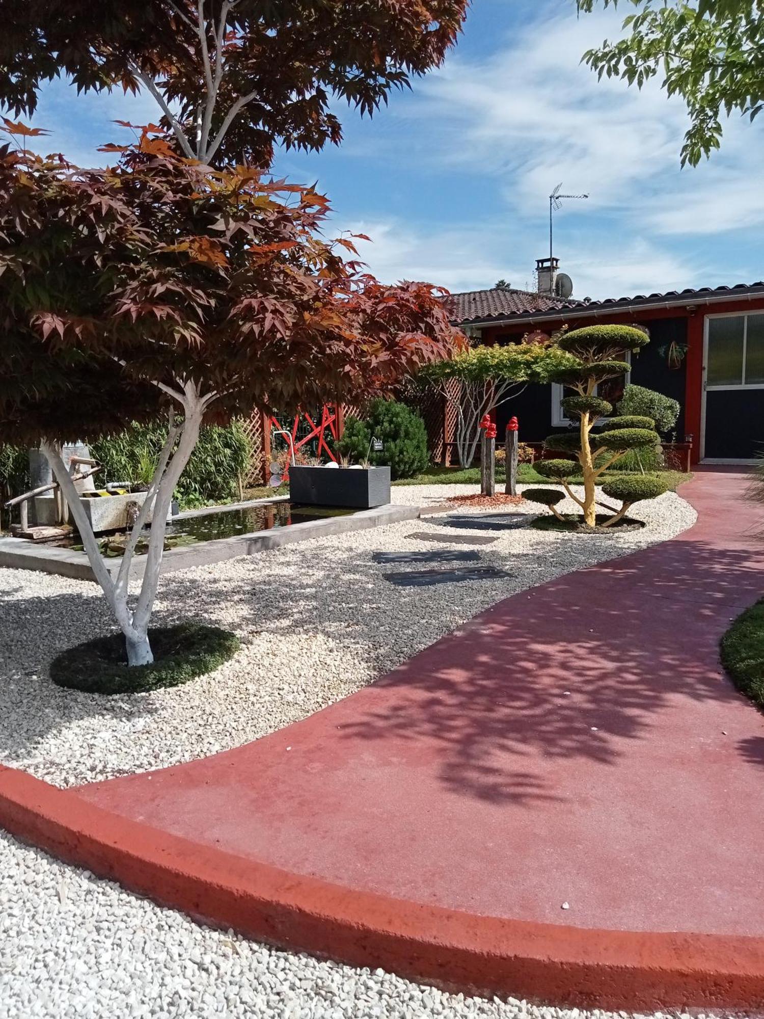 une pause quelque part au jardin des érables et des niwakis Saint-Medard-de-Guizieres Exterior foto